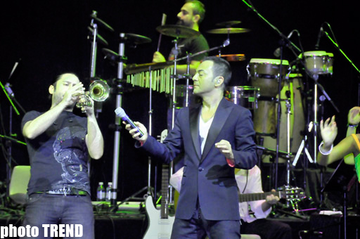 "Романтичный принц поп-музыки" Сердар Ортадж выступил с концертом в Баку (фотосессия)