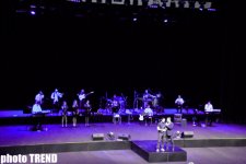 "Романтичный принц поп-музыки" Сердар Ортадж выступил с концертом в Баку (фотосессия)