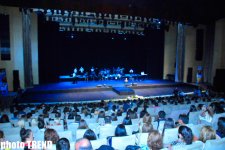 "Романтичный принц поп-музыки" Сердар Ортадж выступил с концертом в Баку (фотосессия)