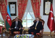 Президент Азербайджана встретился с премьер-министром Турции