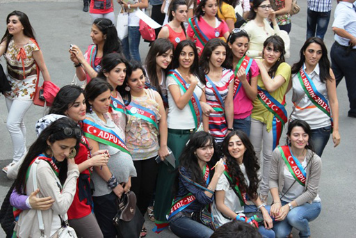 В Баку состоялся праздничный вечер выпускников педуниверситета (фотосессия)