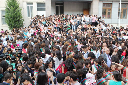 В Баку состоялся праздничный вечер выпускников педуниверситета (фотосессия)