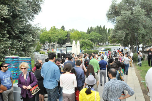 Организация YARAT! представила проект Махмуда Рустамова "Альтернатива" (фотосессия)