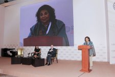 Первой леди Азербайджана вручена награда Форума Кранс Монтана «Prix de la Fondation» (ФОТО)