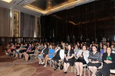 Первой леди Азербайджана вручена награда Форума Кранс Монтана «Prix de la Fondation» (ФОТО)