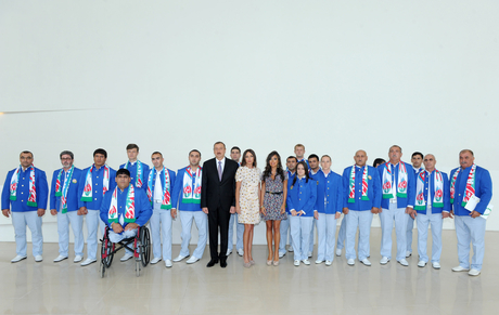 Президент Ильхам Алиев и его супруга приняли участие в церемонии проводов азербайджанских олимпийцев (ФОТО)