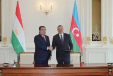 Азербайджан и Таджикистан подписали ряд межправдокументов (ФОТО)