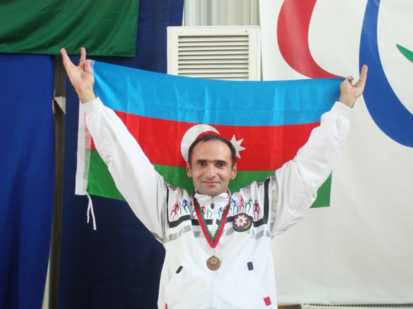 Человек, который не может ходить, но парит в облаках: фильм об уникальном азербайджанце (ФОТО)