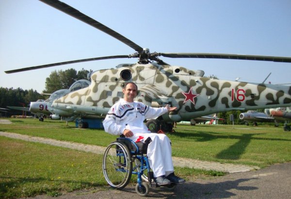 Инвалиды из Азербайджана и России покорят небо Москвы с национальными флагами