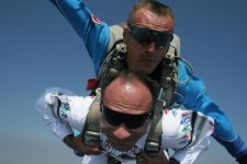 Человек, который не может ходить, но парит в облаках: фильм об уникальном азербайджанце (ФОТО)