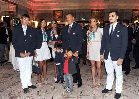 Президент Ильхам Алиев: Азербайджан надеется, что спортсмены достойно представят страну на Олимпиаде и во время соревнований поднимут ее флаг