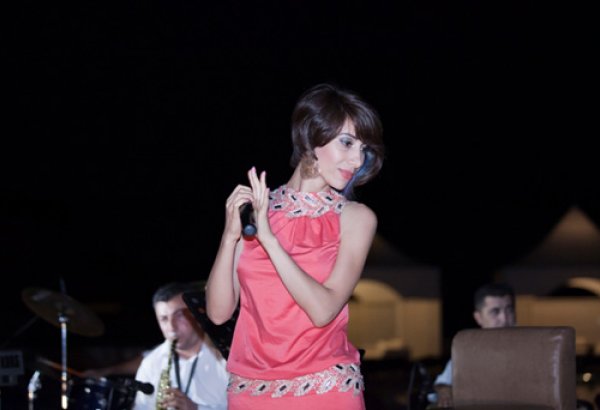 Солистка госансамбля "Гая"  и молодой рэпер готовят проект "Nəbzimi tut"