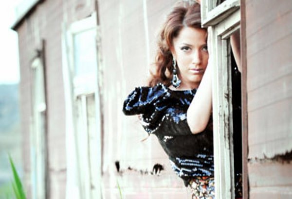 Лала Мамедова реализовала проект "Дождь" (видео)