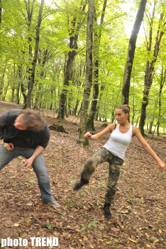 В Азербайджане снят триллер "Пойми меня" - героиня в образе Анджелины Джоли и Милы Йовович (фотосессия)