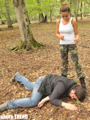 В Азербайджане снят триллер "Пойми меня" - героиня в образе Анджелины Джоли и Милы Йовович (фотосессия)