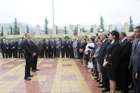Президент Ильхам Алиев принял участие в открытии в Шеки нового поселка для 423 семей вынужденных переселенцев (ФОТО)