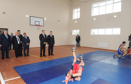 Президент Ильхам Алиев принял участие в открытии в Шеки нового поселка для 423 семей вынужденных переселенцев (ФОТО)