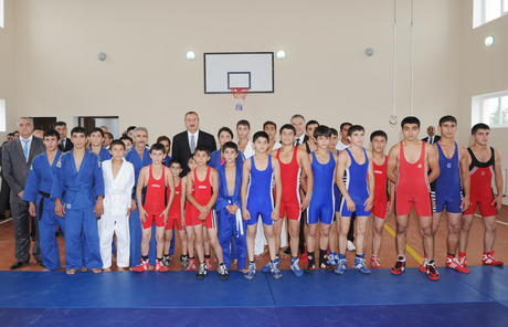 Президент Ильхам Алиев принял участие в открытии в Шеки нового поселка для 423 семей вынужденных переселенцев (ФОТО)