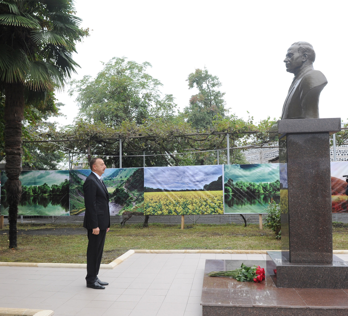 Президент Азербайджана принял участие в церемонии закладки фундамента нового здания Бехметлинской сельской средней школы (ФОТО)