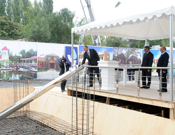 Президент Азербайджана принял участие в церемонии закладки фундамента нового здания Бехметлинской сельской средней школы (ФОТО)