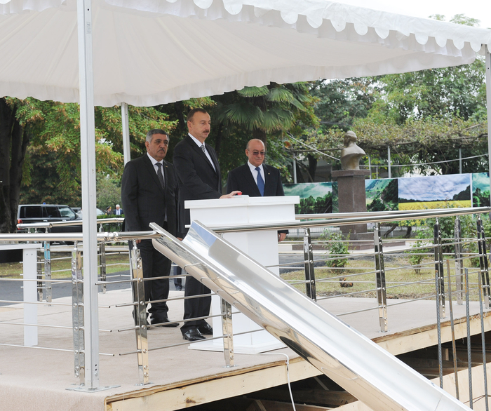 Президент Азербайджана принял участие в церемонии закладки фундамента нового здания Бехметлинской сельской средней школы (ФОТО)