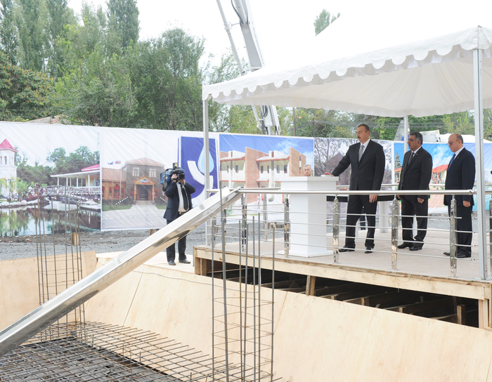 Президент Азербайджана принял участие в церемонии закладки фундамента нового здания Бехметлинской сельской средней школы (ФОТО)