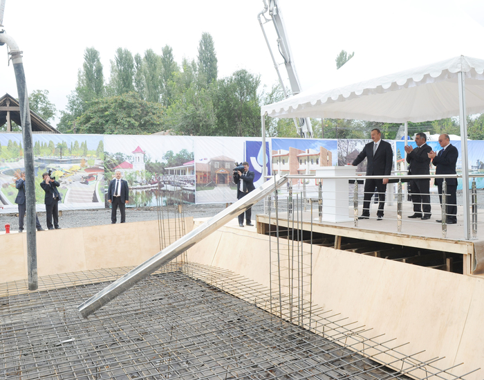 Президент Азербайджана принял участие в церемонии закладки фундамента нового здания Бехметлинской сельской средней школы (ФОТО)