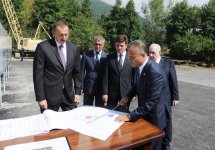 Президент Азербайджана ознакомился с ходом строительства Габалинского конгресс-центра (ФОТО)