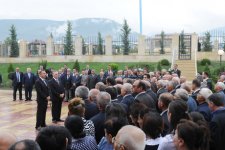 Президент Ильхам Алиев принял участие в открытии в Шеки нового поселка для 423 семей вынужденных переселенцев (ФОТО)