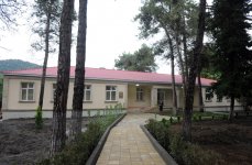 Президент Ильхам Алиев принял участие в открытии детского сада в селе Гезбарах (ФОТО)