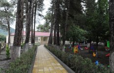 Президент Ильхам Алиев принял участие в открытии детского сада в селе Гезбарах (ФОТО)