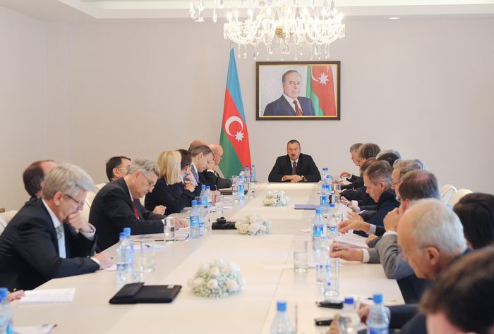 Президент Ильхам Алиев: Все провокационные действия и заявления Армении преследуют одну цель - затянуть урегулирование конфликта в Нагорном Карабахе (ФОТО)