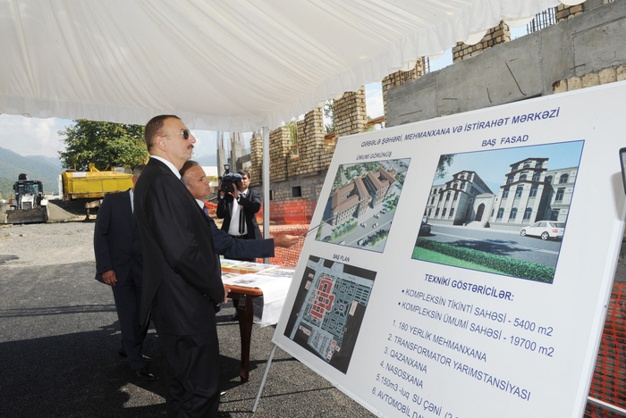 Президент Азербайджана ознакомился с ходом строительства отельного комплекса "Карван-сарай" в Габале (ФОТО)