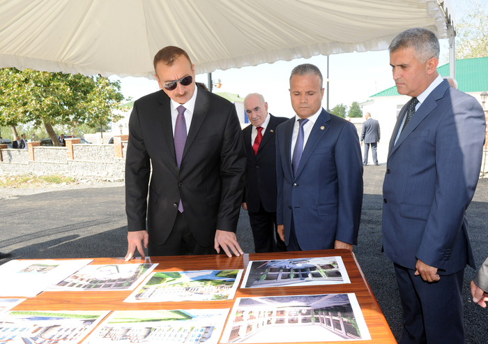 Президент Азербайджана ознакомился с ходом строительства отельного комплекса "Карван-сарай" в Габале (ФОТО)