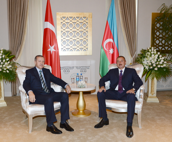 Состоялась встреча один на один Президента Азербайджана и премьера Турции (ФОТО)