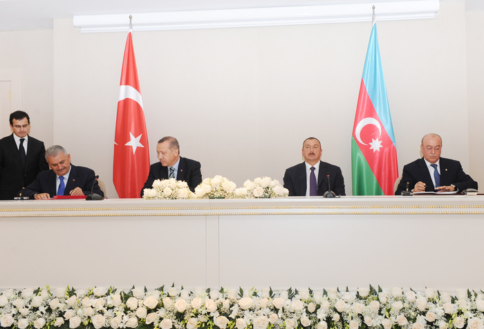 Азербайджан и Турция подписали восемь межправительственных документов (ФОТО)