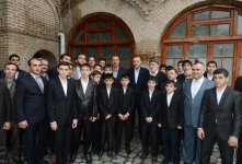 Президент Азербайджана и премьер Турции посетили Джума-мечеть в Шеки (ФОТО)