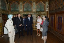 Президент Азербайджана и премьер-министр Турции ознакомились с Дворцом шекинских ханов (ФОТО)
