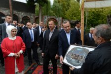 Президент Азербайджана и премьер-министр Турции ознакомились с Дворцом шекинских ханов (ФОТО)