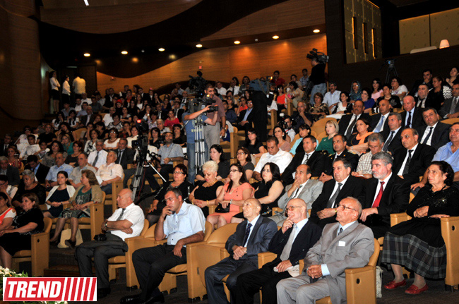 В Баку отметили 180-летие великой поэтессы Хуршидбану Натаван (фотосессия)