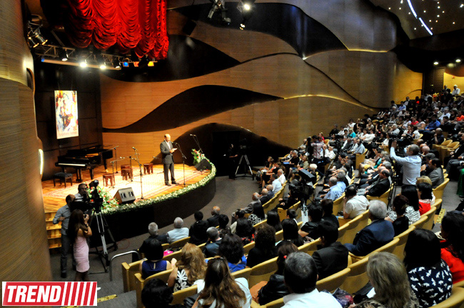 В Баку отметили 180-летие великой поэтессы Хуршидбану Натаван (фотосессия)