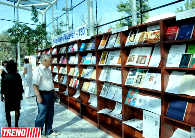 В Баку отметили 180-летие великой поэтессы Хуршидбану Натаван (фотосессия)