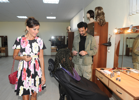 Первая леди Азербайджана приняла участие в открытии профтехучилища в Баку (ФОТО)