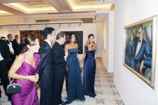 Первая леди Азербайджана приняла участие в церемонии открытия первой выставки  «Christie’s» в Баку (ФОТО)