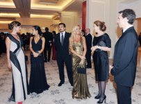 Первая леди Азербайджана приняла участие в церемонии открытия первой выставки  «Christie’s» в Баку (ФОТО)