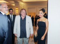 Первая леди Азербайджана приняла участие в церемонии открытия первой выставки  «Christie’s» в Баку (ФОТО)