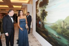 Первая леди Азербайджана приняла участие в церемонии открытия первой выставки  «Christie’s» в Баку (ФОТО)