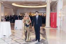 Первая леди Азербайджана приняла участие в церемонии открытия первой выставки  «Christie’s» в Баку (ФОТО)