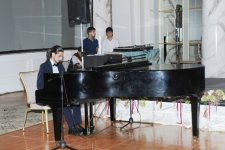 Первая леди Азербайджана приняла участие в церемонии открытия первой выставки  «Christie’s» в Баку (ФОТО)