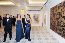 Первая леди Азербайджана приняла участие в церемонии открытия первой выставки  «Christie’s» в Баку (ФОТО)
